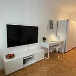 Urban Retreat I Modern Boho Apartments In Lovely Letna District - 10 Minutes From Old Town