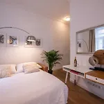 Modern Downtown Apt - Renovated, On Ideal Location