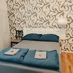 Gallys Apartments