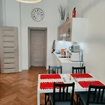 Gallys Apartments