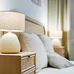 Cozy Wenceslas Square 700M Apartment, Prague