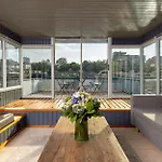 Houseboat - Best Place In Prague