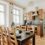 Central 3Bd Apartment Old Town Square & Astronomical Clock 100 Metres