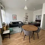 Roomy Apartment Close To Palmovka