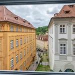 Primavera - Castle View Apartments