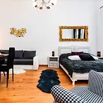 Grand Luxury Gold Suite