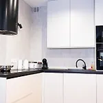 Scandinavian - Private Garden Apt