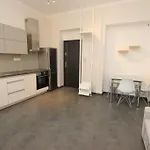 Self Check-In 45M2 Apartment Facing Tram Station