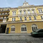 Varsavska Apartment 203