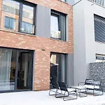 Scandinavian - Private Garden Apt