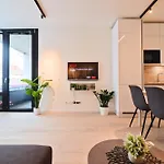 Sunny Apartment In Smichov, Prague 5