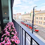 Sunny Apartment In Smichov, Prague 5