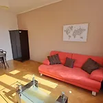 Na Slupi Sanctuary: Serene 2-Bedroom Getaway Prague
