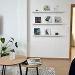 96M2 Designer Apartment, Free Garage Parking