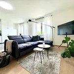96M2 Designer Apartment, Free Garage Parking