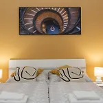 Washingtonova Cr Apartments