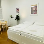 Maiselova Old Town Apartment