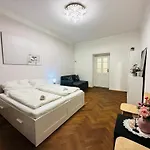 Maiselova Old Town Apartment