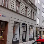 Cozy Apartment Close To Old Town Square