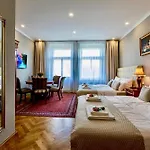 Slabur Residence