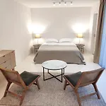 Central Studio With Private Courtyard