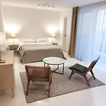 Central Studio With Private Courtyard
