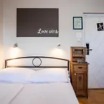 Sir Toby\'S Hostel
