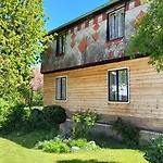 Old Summer House With Renovated Bathroom