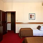 Fleur De Lis Hotel
