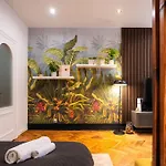 4Br+2Bath Old Town Family Oasis Luxury Apartment