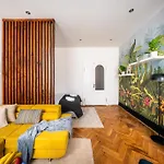 4Br+2Bath Old Town Family Oasis Luxury Apartment