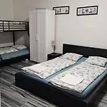 Small Apartment In Downtown For Groups