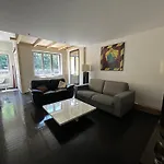 Spacious Karlin Lofty Apartment