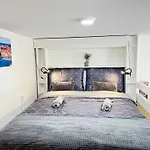 Free Parking - Cozy Apartment Near Vysehrad Railway Bridge