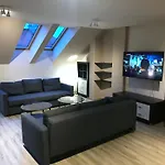Valentine\'S National Museum Apartments