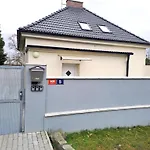Apartmanovy Dum Se Zahradou V Klidne Casti Prahy