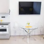 New Exclusive Residence With Ac Nearby Metro