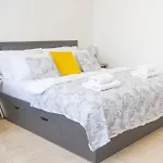 New Exclusive Residence With Ac Nearby Metro