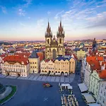 Spacious Apartments Near The River Prague