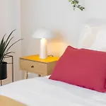 Bright 2Br - 4Th Floor, Balcony, Free Parking By Gravity Prague