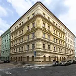 Boho Renovated Apartment Close To National Theather
