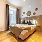 Boho Renovated Apartment Close To National Theather