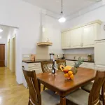 Cozy Apartment Near Stefanikuv Most
