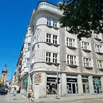 Oasis Apartments At Charles Square