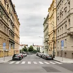 Comfortable And Cosy Apt A Few Steps From Dancing House And Naplavka Dance