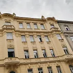 Comfortable And Cosy Apt A Few Steps From Dancing House And Naplavka Dance