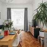Comfortable And Cosy Apt A Few Steps From Dancing House And Naplavka Dance