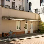 Spacious Apartment In Quiet Courtyard Near Charles Bridge