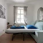 2 Rooms Apartment Close To Palmovka
