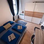 2 Rooms Apartment Close To Palmovka